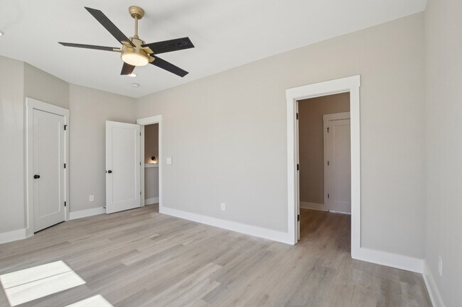 Building Photo - 908 Anderson Ln