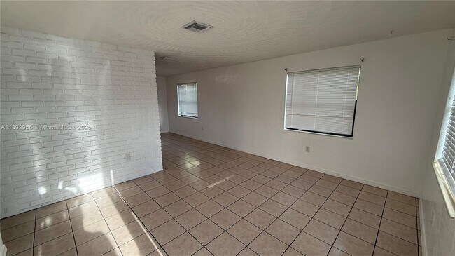 Building Photo - 3651 SW 60th Terrace