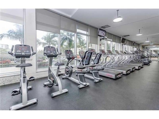 Building Photo - 1000 West Ave