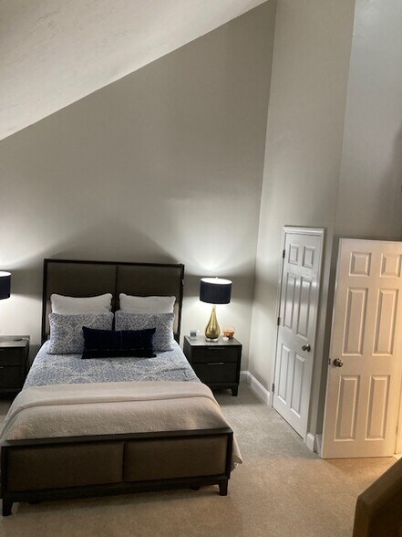 Building Photo - 16 Rollins Ct