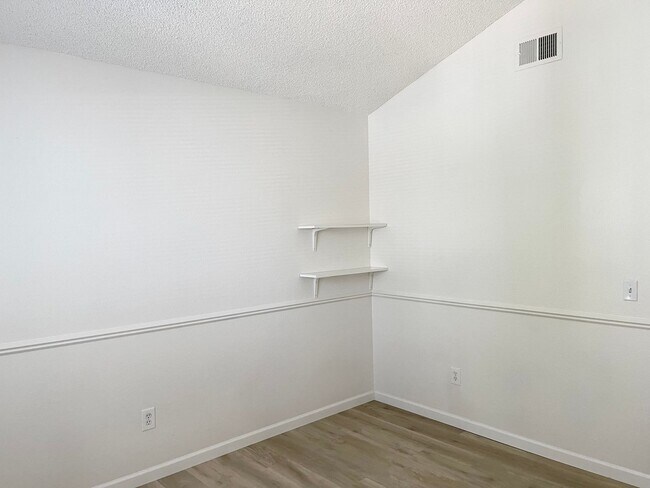 Building Photo - Updated 2 Bedroom Condo in Rohnert Park w/...