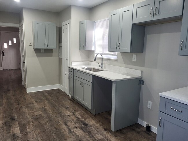 Building Photo - Newly renovated 3 bedroom house in Brookli...