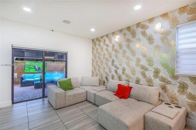 Building Photo - Northwest 103rd Place, Doral, FL 33178 - 4 BR 3 BA townhouse
