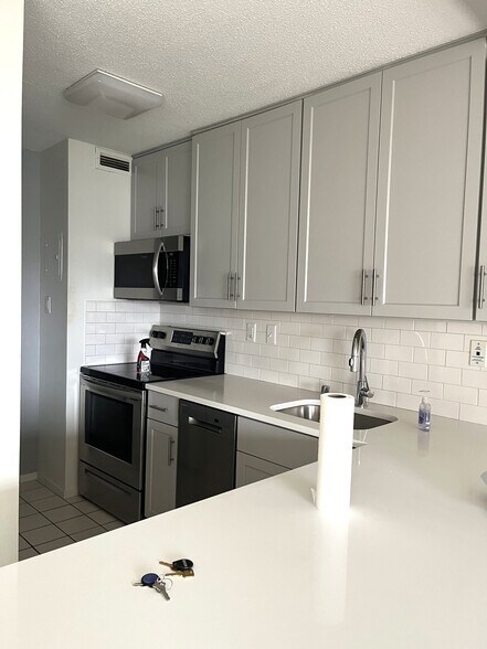 Primary Photo - 17 S 1st St