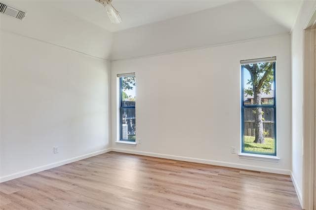 Building Photo - 302 Faircrest Dr