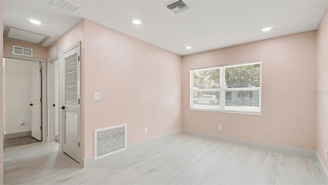 Building Photo - 1109 NW 14th Ave