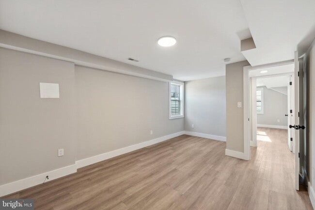 Building Photo - 2414 Phillips Dr