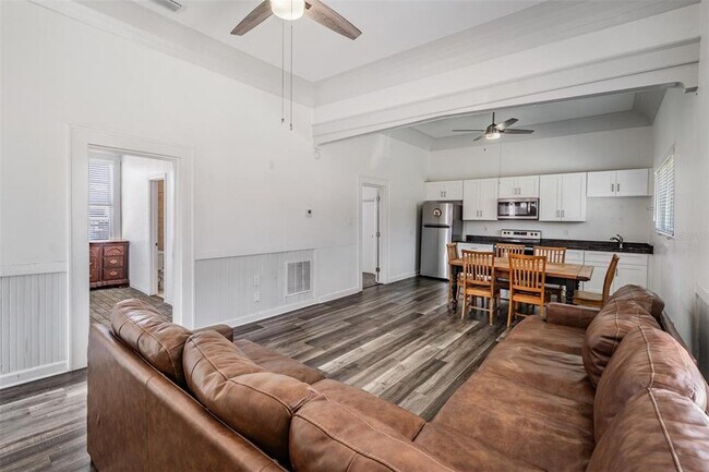 Building Photo - 2319 W Aileen St