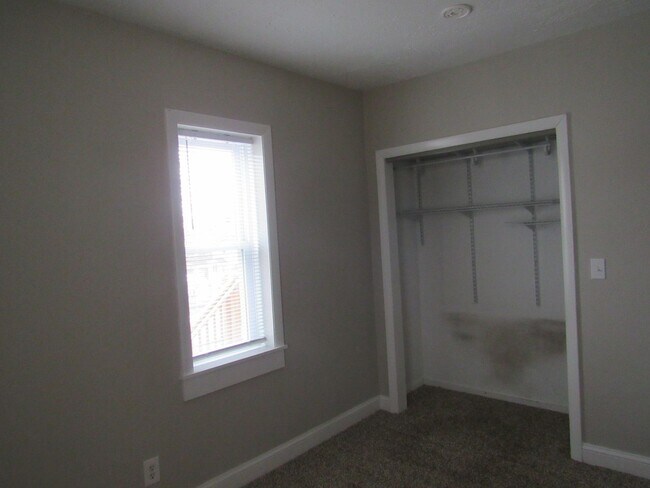 Building Photo - Dracut Beautiful 5 Bedroom Apartment Ready for Occupancy!!