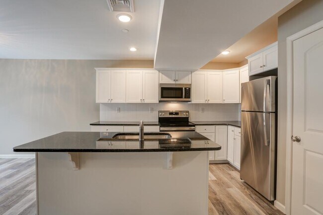 Building Photo - 42 Brook Side Dr