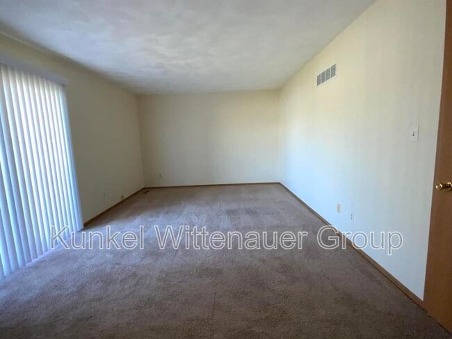 Building Photo - 700 Ganim Dr
