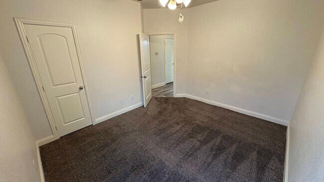 Building Photo - 610 Alderwood Ct