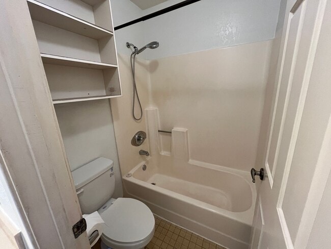 Building Photo - Ihona (Waipahu/Waipio) - Upstairs 1 Bedroo...