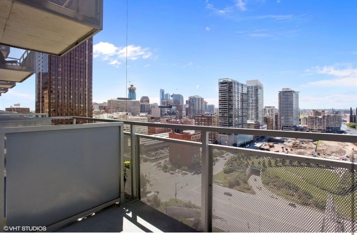 Building Photo - 235 W Van Buren St