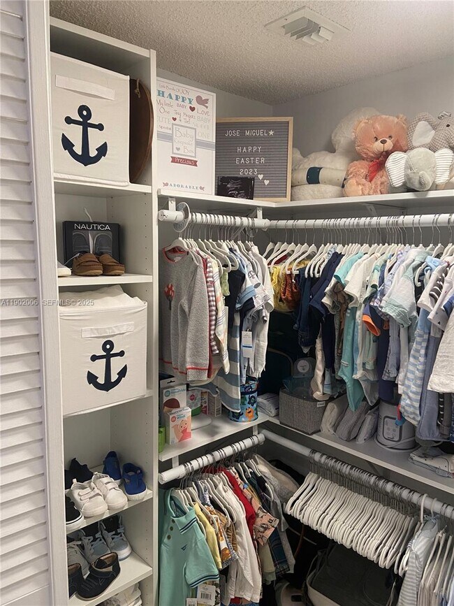 Building Photo - 540 Brickell Key Dr