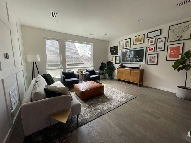 Building Photo - Modern 2BR + Office Townhome with Rooftop Deck in Prime Sunnyside/Highlands Location