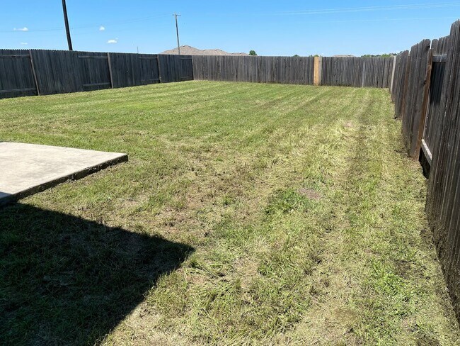 Building Photo - 3 bedroom, 2 bath home for lease