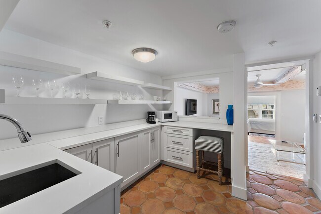 Building Photo - 235 Sunrise Ave