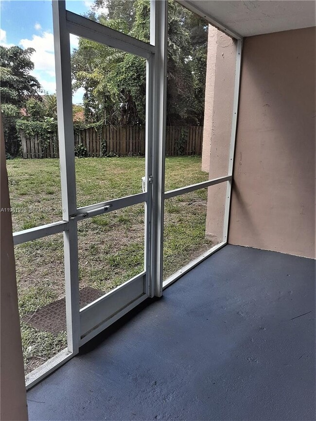 Building Photo - 9460 Live Oak Pl