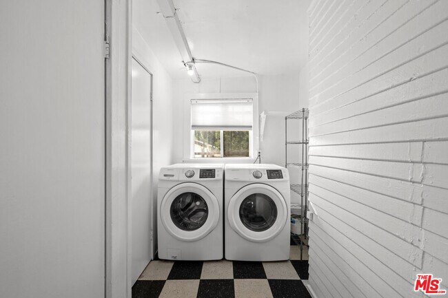 Building Photo - 5515 Ruthelen St