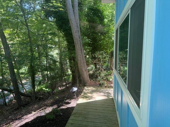 Building Photo - 145 Oakwood Rd