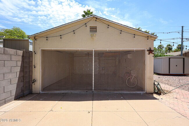 Building Photo - 1317 W Holly St