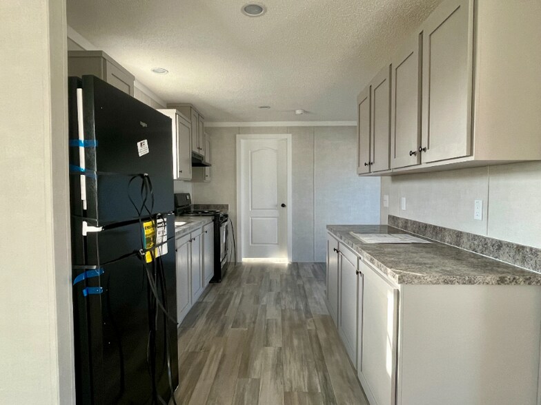 Building Photo - 1405 Elm Hills Blvd