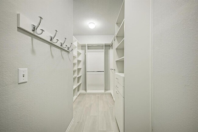 Building Photo - 10201 Cienega Cove