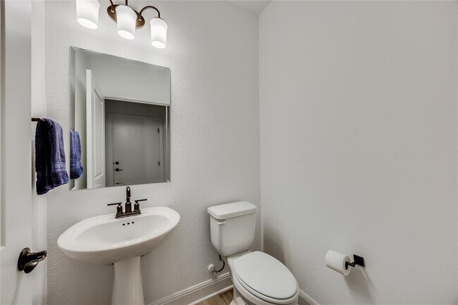 Building Photo - 331 Kitty Hawk Rd