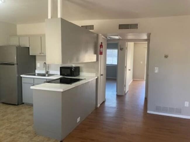 Building Photo - Adorable two bedroom townhome-Free rent through the end of February!