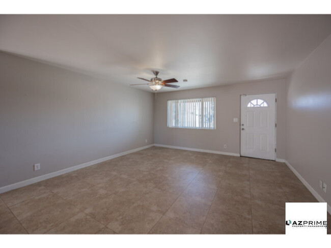 Building Photo - Stylish 3/2 Phoenix House with Spacious Ba...