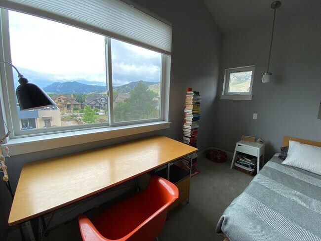 Building Photo - Gorgeous 4B/3.5B North Boulder - Available...