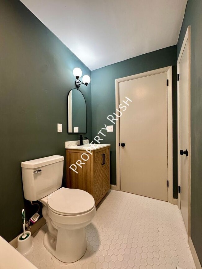 Building Photo - 3906 Forest Highland Cir