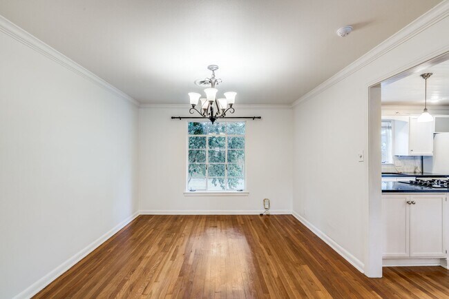 Building Photo - TERRELL HILLS 3-BEDROOM, SINGLE STORY