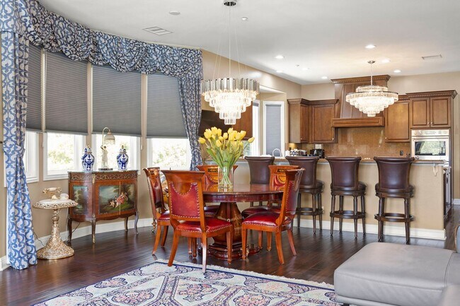 Building Photo - Exquisite Luxury Living in the Moorpark Country Club Estates