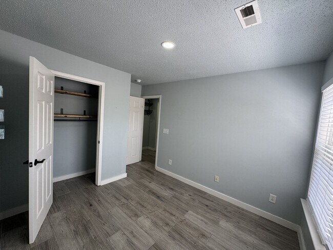 Building Photo - 108 Bridford Downs Dr