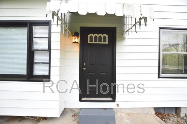 Building Photo - 724 E Pleasant Run Pkwy Dr N