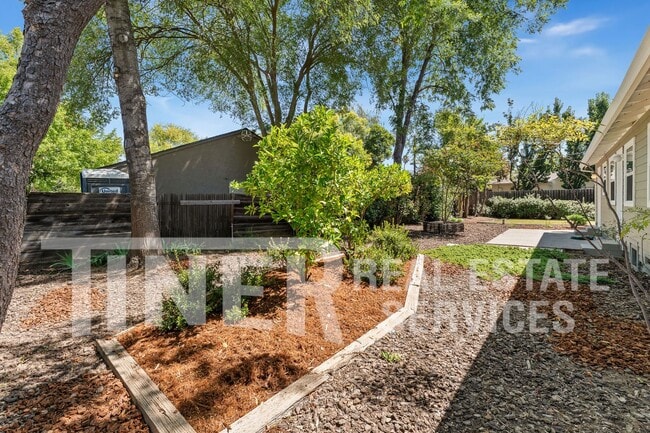 Building Photo - 541 Sandburg Dr