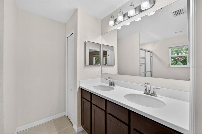 Building Photo - 3842 Hampstead Ln