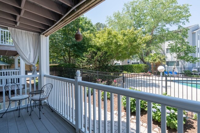 Building Photo - MOVE IN READY 2-bedroom in Virginia Beach!