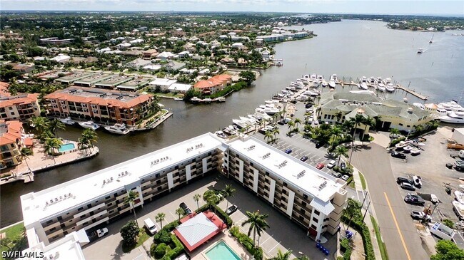 Building Photo - 807 River Point Dr
