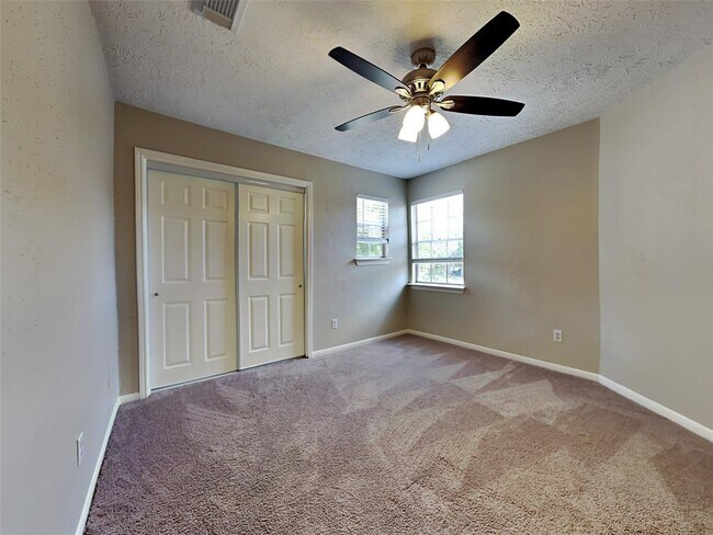 Building Photo - 16130 Canaridge Dr