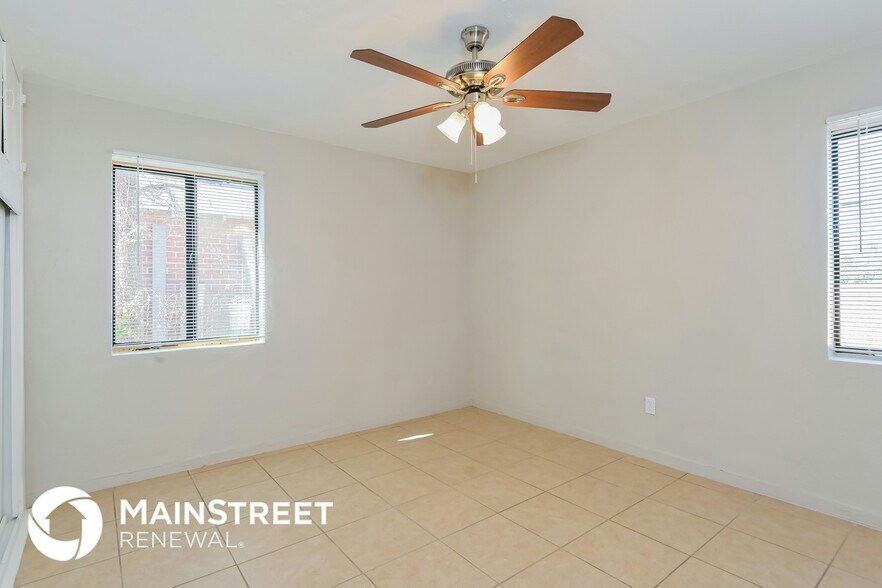 Building Photo - 2407 E Beverly Dr