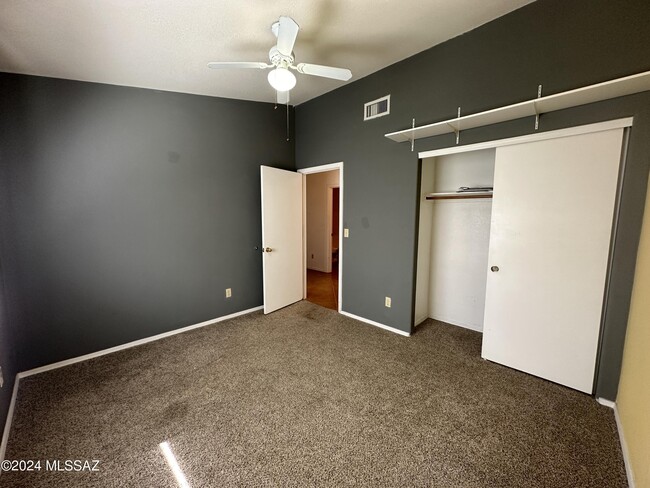 Building Photo - 8673 S Desert Dove Dr
