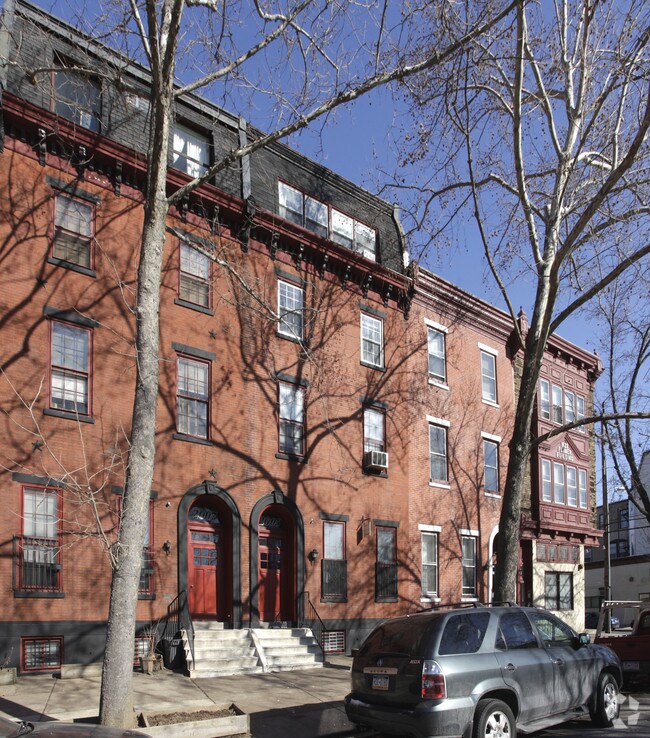 Primary Photo - 2005 Green St