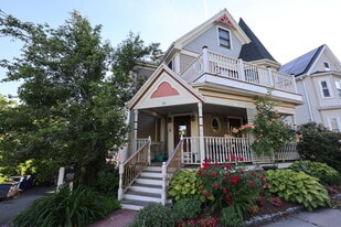 Building Photo - 10 Symmes St