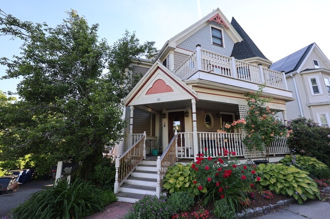 Building Photo - 10 Symmes St
