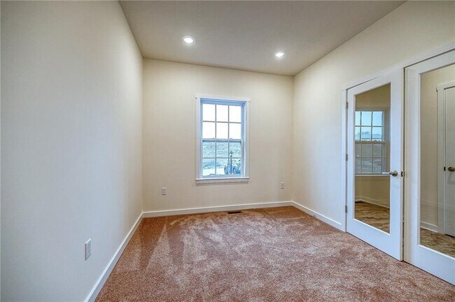 Building Photo - 123 Foxhound Dr