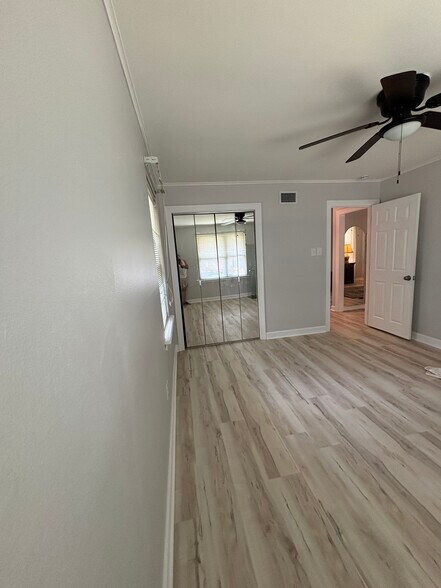 Front bedroom - 1350 Sylvia Ave