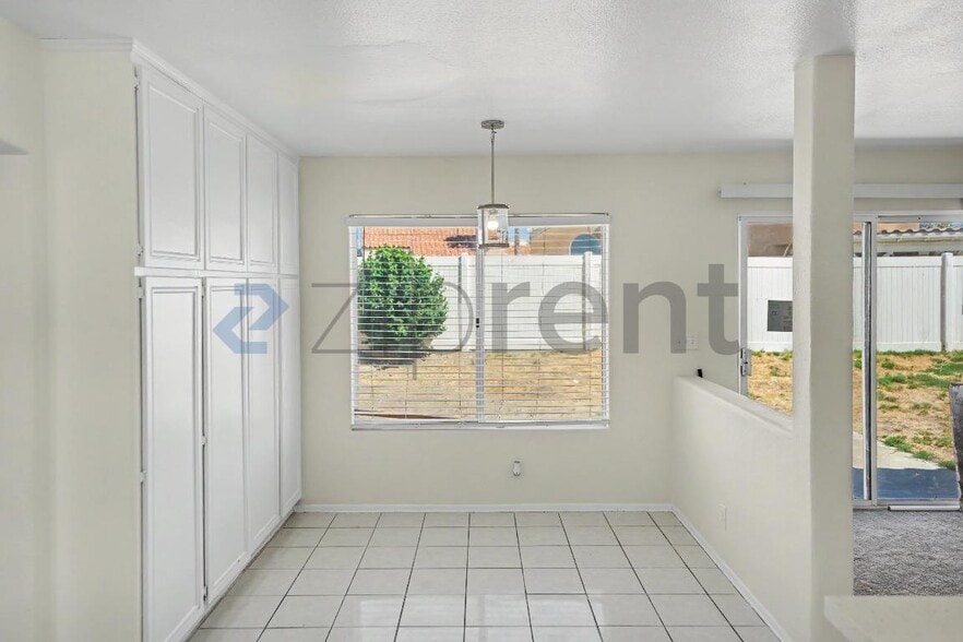 Building Photo - Unit